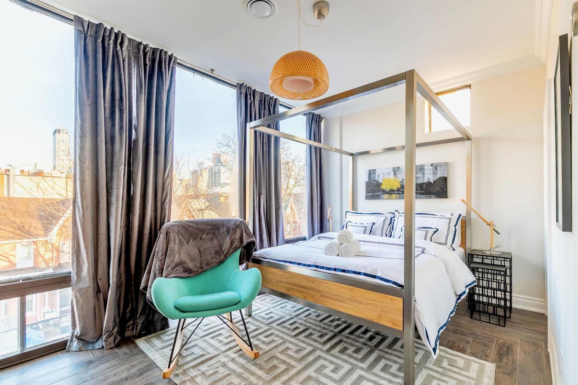 Modern Pet-Friendly Chinatown Apartment Торонто Екстериор снимка